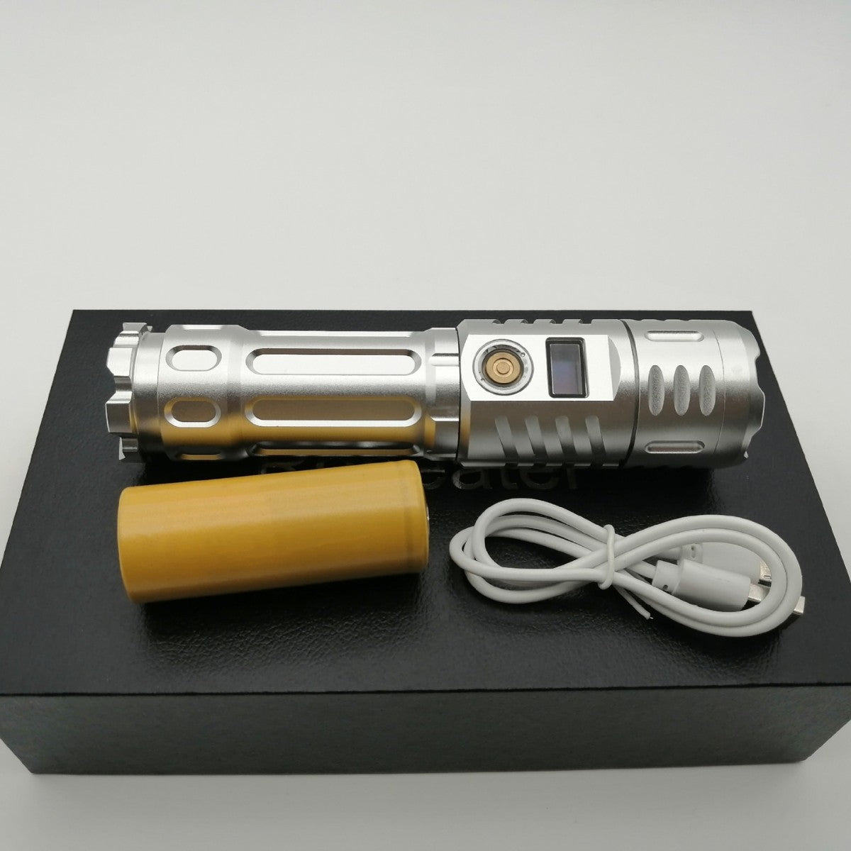 長距離レーザー懐中電灯 強光ポータブルライト 建築現場、土木工事、夜間作業、海上作業、ダイビング、警備、防災、アウトドア活動対応 高耐久・安全設計・高輝度照射 0.5W／1.6W／3W出力 高輝度ライトプレーザー - 光点 - 光点