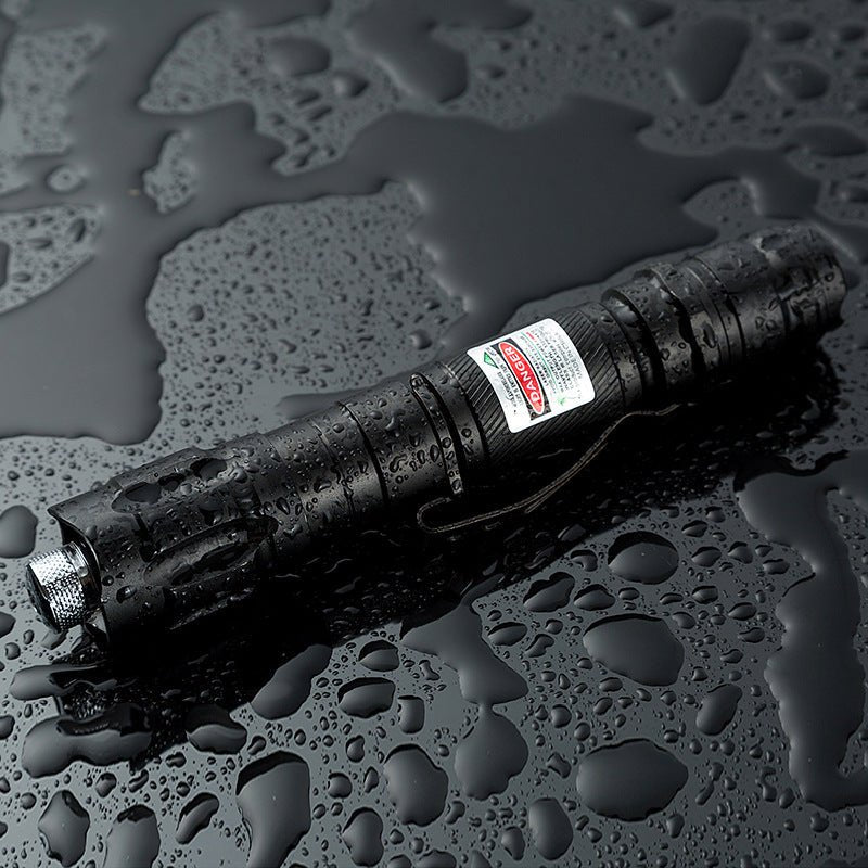 100mW 緑色レーザーポインター 防水ペンクリップ式 高輝度レーザーライト 星空キャップ付 プレゼン・指示棒・天体観測・工事現場・アウトドア・防災対応 小型軽量USB充電式 - 光点