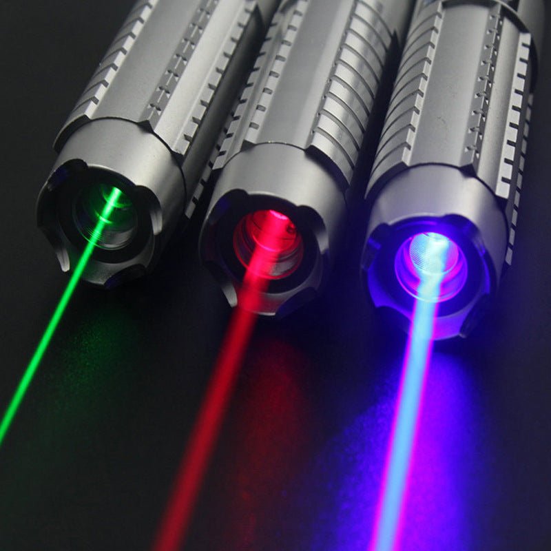 高出力1500mWレーザーポインター グリーン＆ブルー＆赤レーザーポインター 長距離照射 バッテリー充電器 屋外用 高輝度ライト トレーニング・自動車学校・航海指示用 高出力燃焼タイプ - 光点