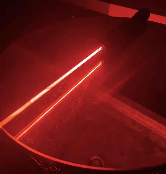 【超強力 30000mW ブルーレーザーポインター】バッテリー充電器 高輝度 長距離照射（約500m）｜耐寒・耐衝撃設計 高出力ポインター｜緑、赤、青の3種類のレーザーからお選び｜アウトドア・キャンプ・天体観測用｜光点 運転学校、アウトドアキャンプ用| ポータブルレーザーライト - 光点 - 光点