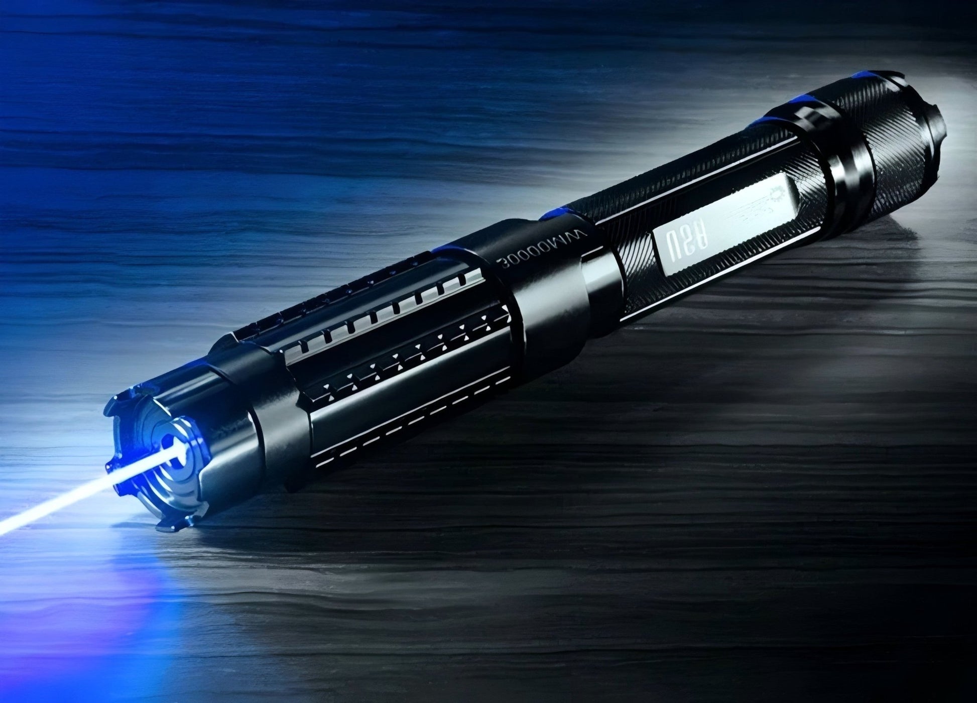 【超強力 30000mW ブルーレーザーポインター】バッテリー充電器 高輝度 長距離照射（約500m）｜耐寒・耐衝撃設計 高出力ポインター｜緑、赤、青の3種類のレーザーからお選び｜アウトドア・キャンプ・天体観測用｜光点 運転学校、アウトドアキャンプ用| ポータブルレーザーライト - 光点 - 光点