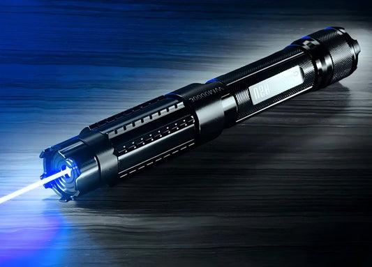 【超強力 30000mW ブルーレーザーポインター】バッテリー充電器 高輝度 長距離照射（約500m）｜耐寒・耐衝撃設計 高出力ポインター｜緑、赤、青の3種類のレーザーからお選び｜アウトドア・キャンプ・天体観測用｜光点 運転学校、アウトドアキャンプ用| ポータブルレーザーライト - 光点 - 光点