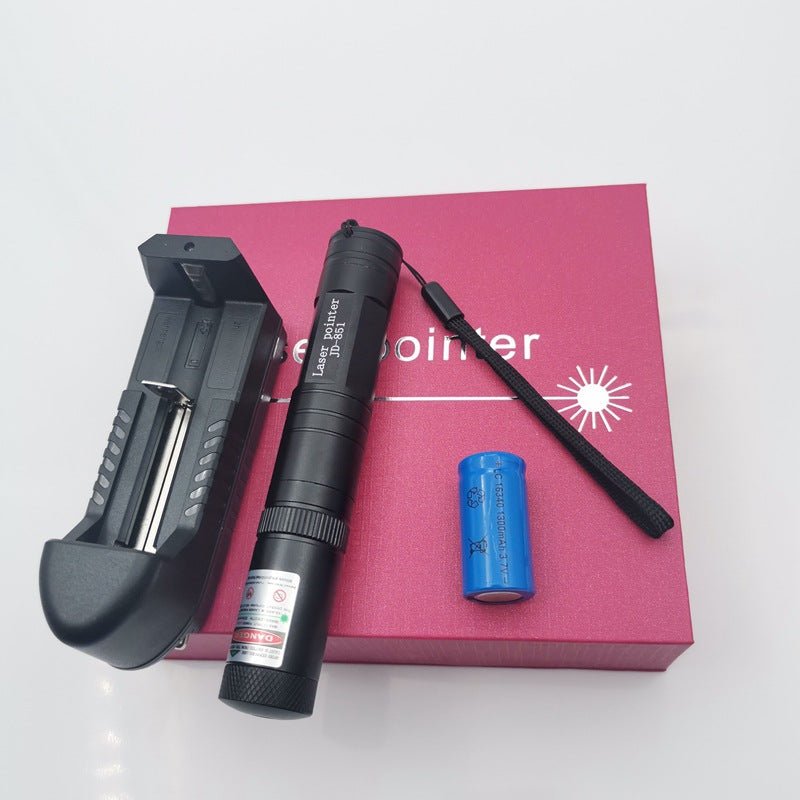 長亮款グリーンレーザーポインター50mW 大出力 高輝度 長距離照射 吊り紐付き ペン型 強力緑光 天体観測 カラス対策 キャンプ 夜釣り 指示棒 - 光点