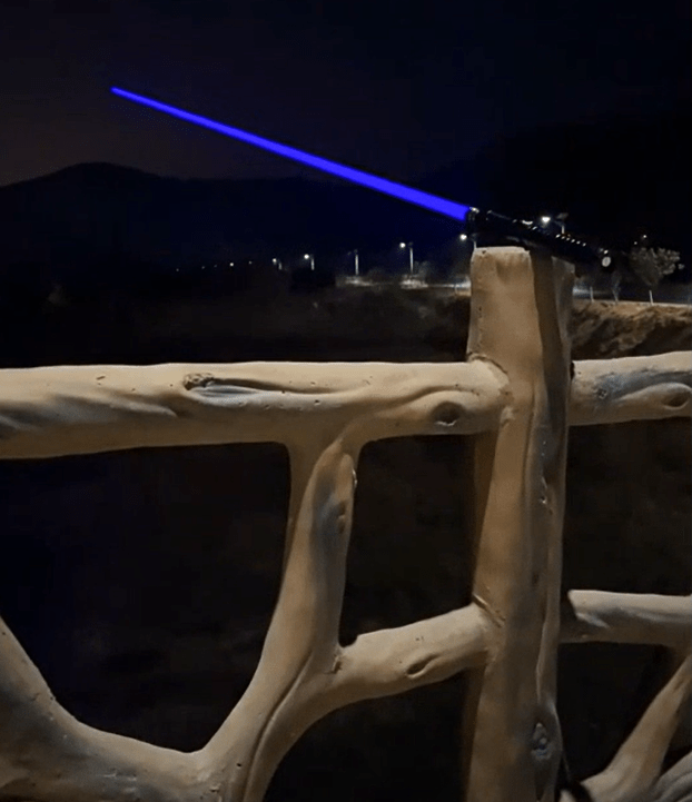 50W高出力 世界最高クラス出力の青色レーザーポインター 充電式電池レーザー懐中電灯 長距離可視 指示棒 航海・屋外作業・天体観測用 プロ仕様ブルーレーザーペン 高輝度ライト - 光点