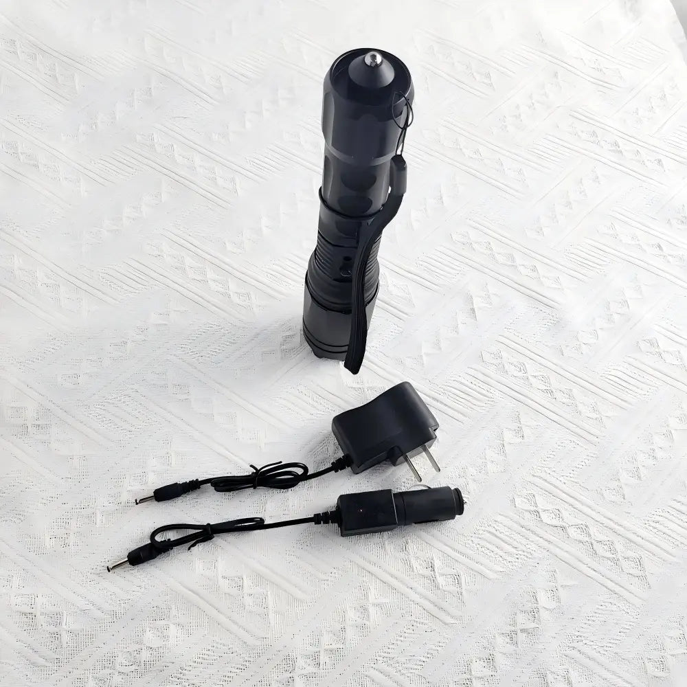 【多機能護身ライト】高出力LED懐中電灯 ストロボ・SOS・窓破壊機能付き 放電護身用フラッシュライト コンパクト軽量モデル アルミ製ボディ 防災・夜間警備に最適 - 光点 - 光点